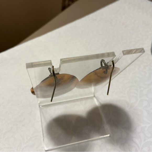 Brasstone Hardware on Gold Mother of Pearl Shell Drop - Picture 3 of 7